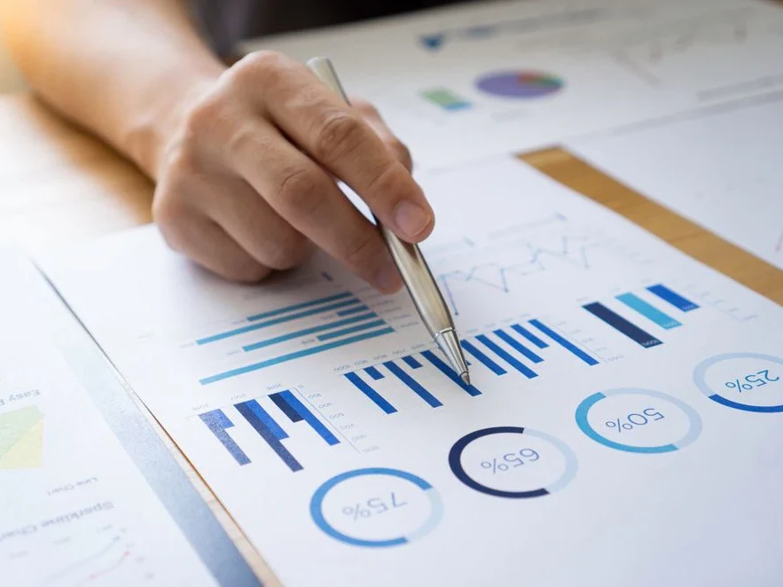 <p style="text-align:center;">Finanzen, Recht & Versicherungen</p>