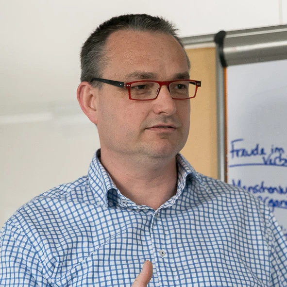 <p style="text-align:center;"><a href="/experten/dirk-pfeiffer-website-digitale-speisekarte.html"><strong>Dirk Pfeiffer</strong></a><br>Grossbildschirme/ Leinwände</p>