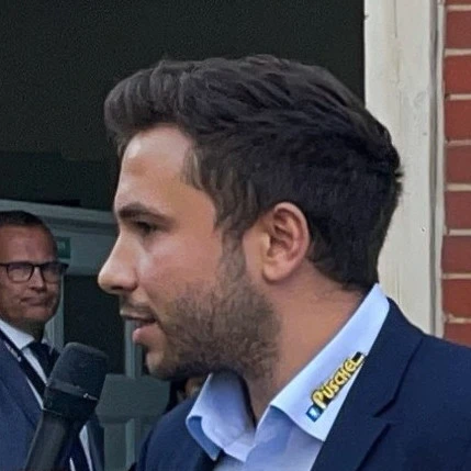 <p style="text-align:center;">Jan Püschel</p>