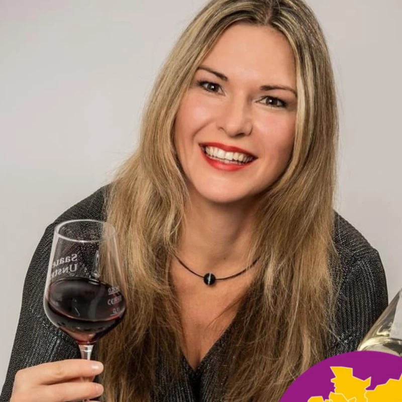 <p style="text-align:center;"><strong>Sandra Polomski</strong><br>Weinexpertin mit Herz und Herkunft</p>