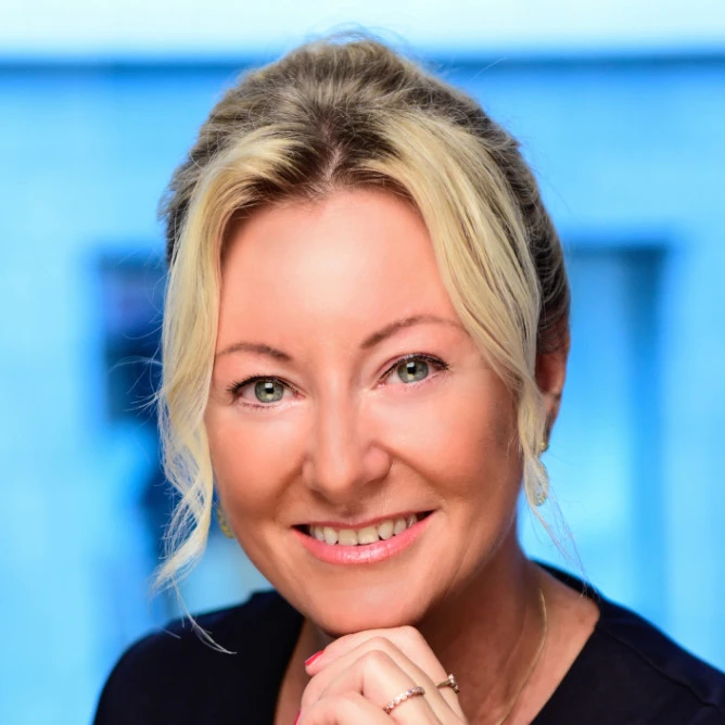 <p style="text-align:center;"><a href="/experten/katja-plagge-messen-produktpraesentationen.html"><strong>Katja Plagge</strong></a><br>Messen/Produktpräsentationen</p>