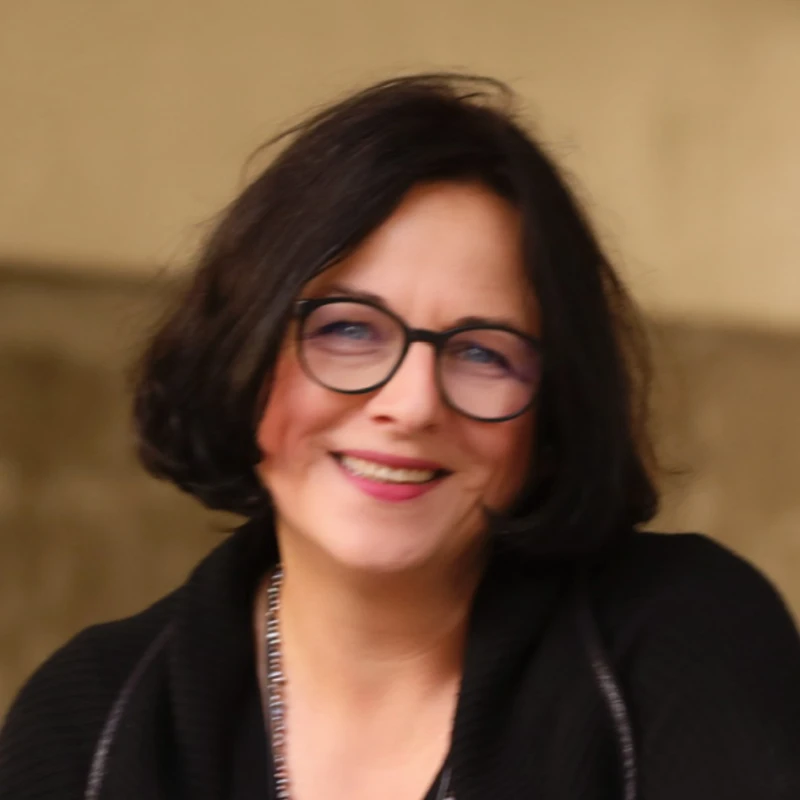 <p style="text-align:center;"><strong>Carla Fehr</strong><br>Restaurant- & Hotel-Inneneinrichung</p>